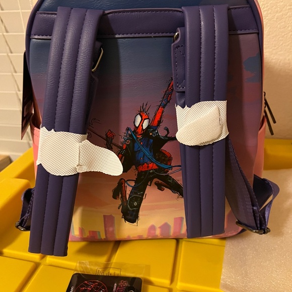 Marvel Spider-Man: Across the Spider-Verse Character Magnetic Fold Backpack - Picture 7 of 9